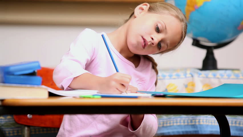 10+1 tips για να βοηθήσετε το παιδί να ελέγξει την πίεση που ασκεί στο μολύβι